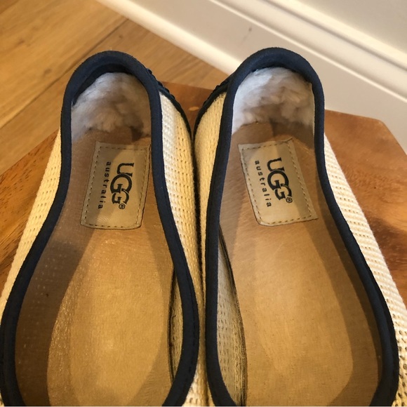 Ugg Navy and Ivory Slip On Flats - Size 9 - Picture 12 of 15